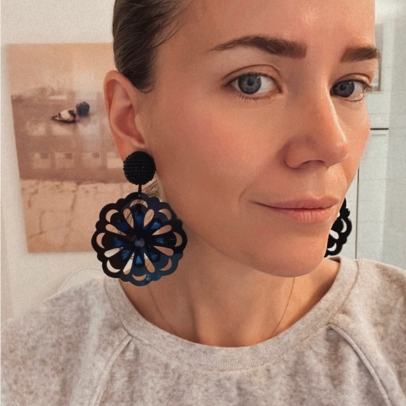 Oscar de la Renta Earrings - Picture 1 of 3